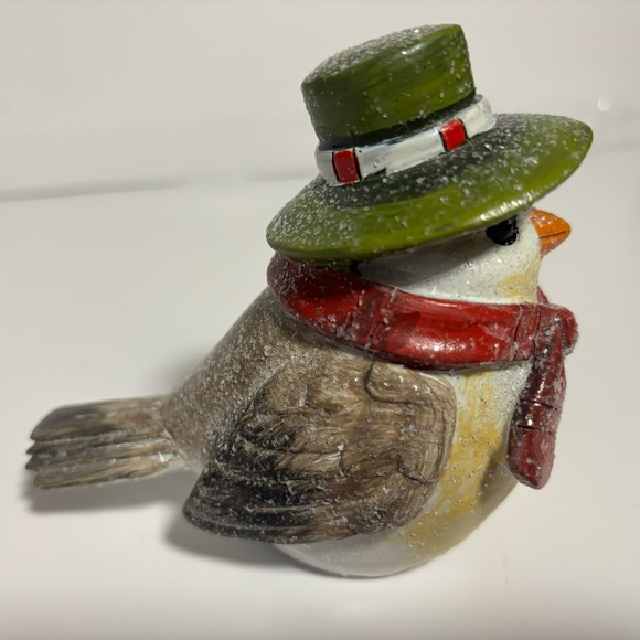 Kirklands Resin Birds of Winter Wearing Scarves Hats Set of 2  LIKE NEW Decor - Picture 6 of 16
